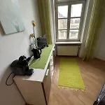Apartamento Zentral Am Bahnhof Mit Kueche, Badezimmer, Gratis Parkplatz & Wlan
