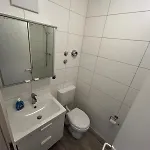 Apartamento Zentral Am Bahnhof Mit Kueche, Badezimmer, Gratis Parkplatz & Wlan