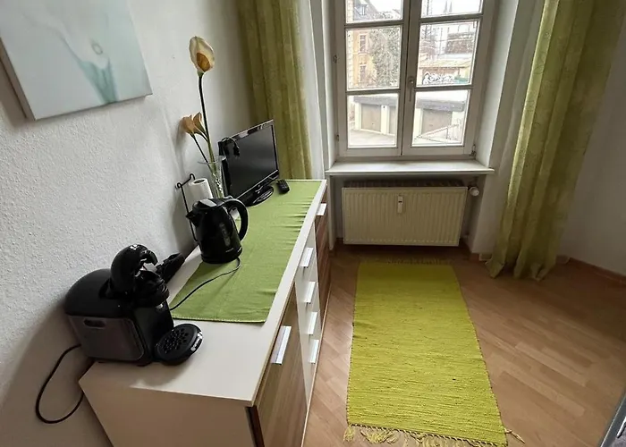 Апартаменты Zentral Am Bahnhof Mit Kueche, Badezimmer, Gratis Parkplatz & Wlan