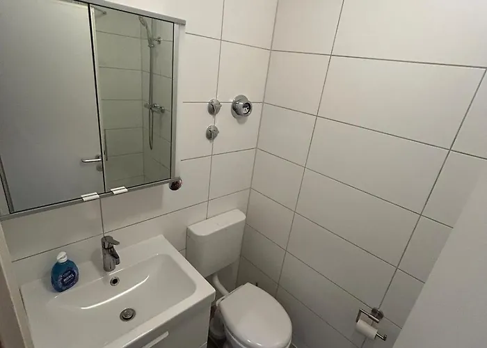 Апартаменты Zentral Am Bahnhof Mit Kueche, Badezimmer, Gratis Parkplatz & Wlan