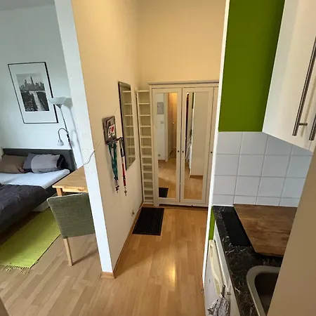 Zentral Am Bahnhof Mit Kueche, Badezimmer, Gratis Parkplatz & Wlan Apartmán Řezno