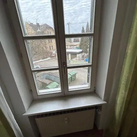 Zentral Am Bahnhof Mit Kueche, Badezimmer, Gratis Parkplatz & Wlan Apartmán *