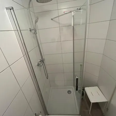 Apartmán Zentral Am Bahnhof Mit Kueche, Badezimmer, Gratis Parkplatz & Wlan *