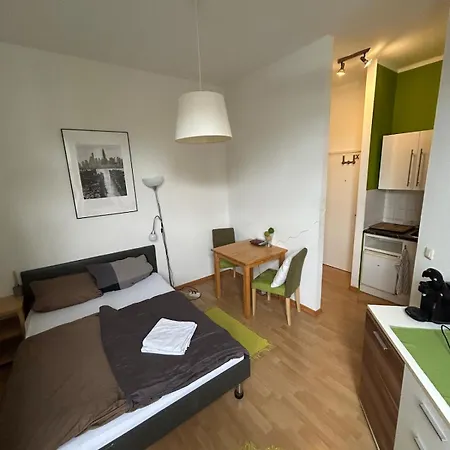 Zentral Am Bahnhof Mit Kueche, Badezimmer, Gratis Parkplatz & Wlan Apartmán *