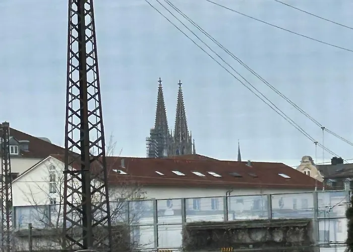 Zentral Am Bahnhof Mit Kueche, Badezimmer, Gratis Parkplatz & Wlan 아파트