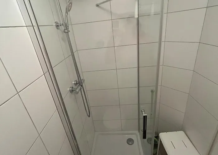 아파트 Zentral Am Bahnhof Mit Kueche, Badezimmer, Gratis Parkplatz & Wlan *